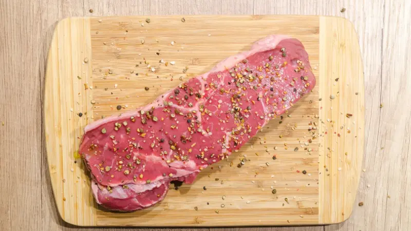 Cómo preparar la carne antes de cocinar: descongelar, salar y conservar | Autoservicio Emiliano | Carnicería y Verdulería